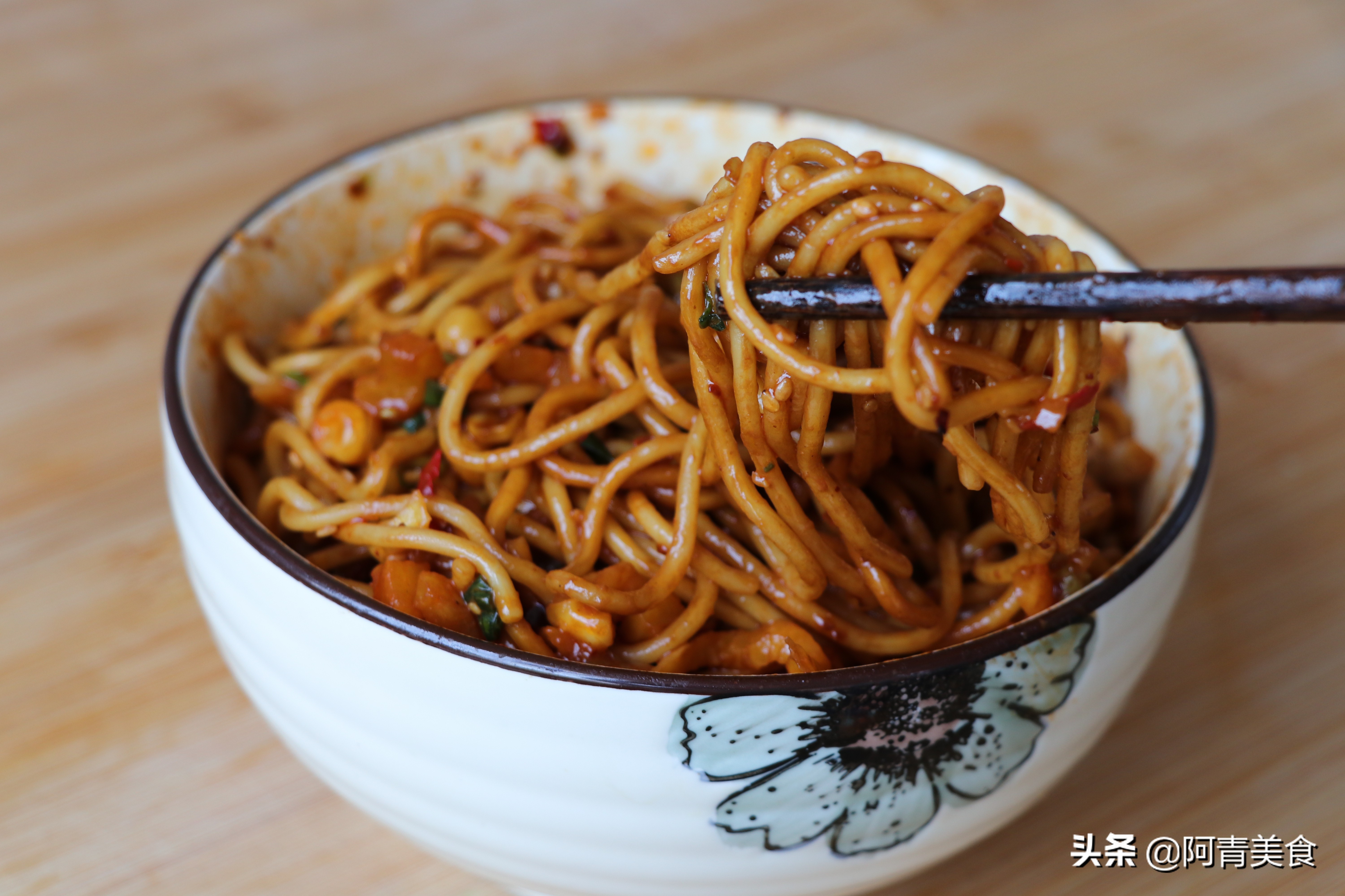 热干面在家自己调料,正宗热干面做法与配菜