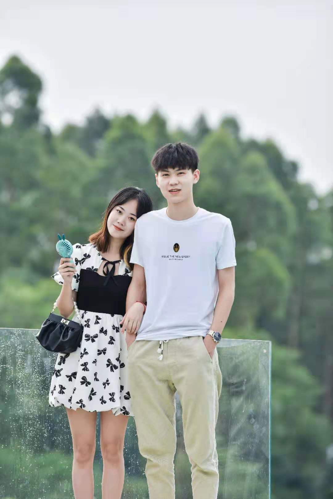 爱撒狗粮的男孩，更爱车还是更爱女友？