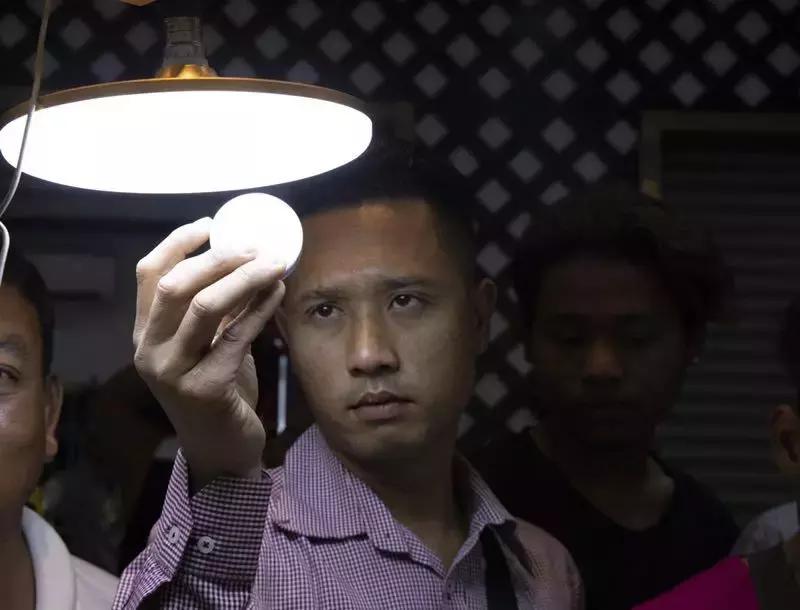 缅甸珠宝翡翠直播,缅甸矿区翡翠直播