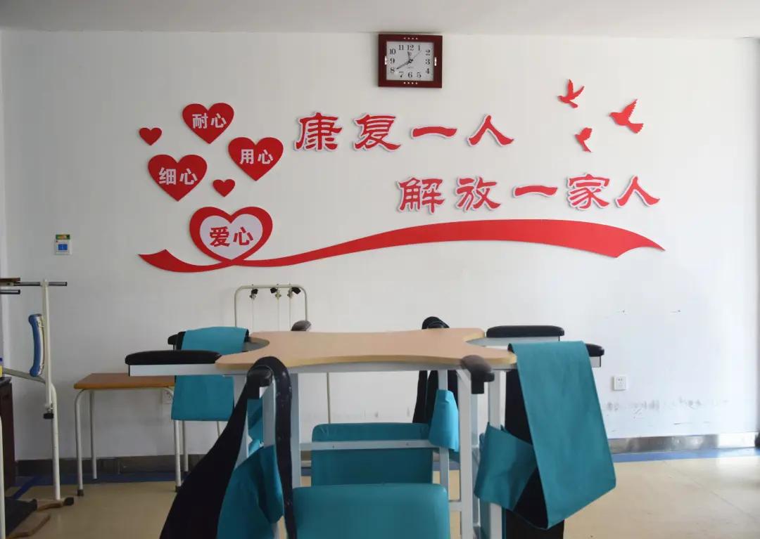 长葛哪医院？一患者非往医生兜里“塞钱”！医生竟“收了”