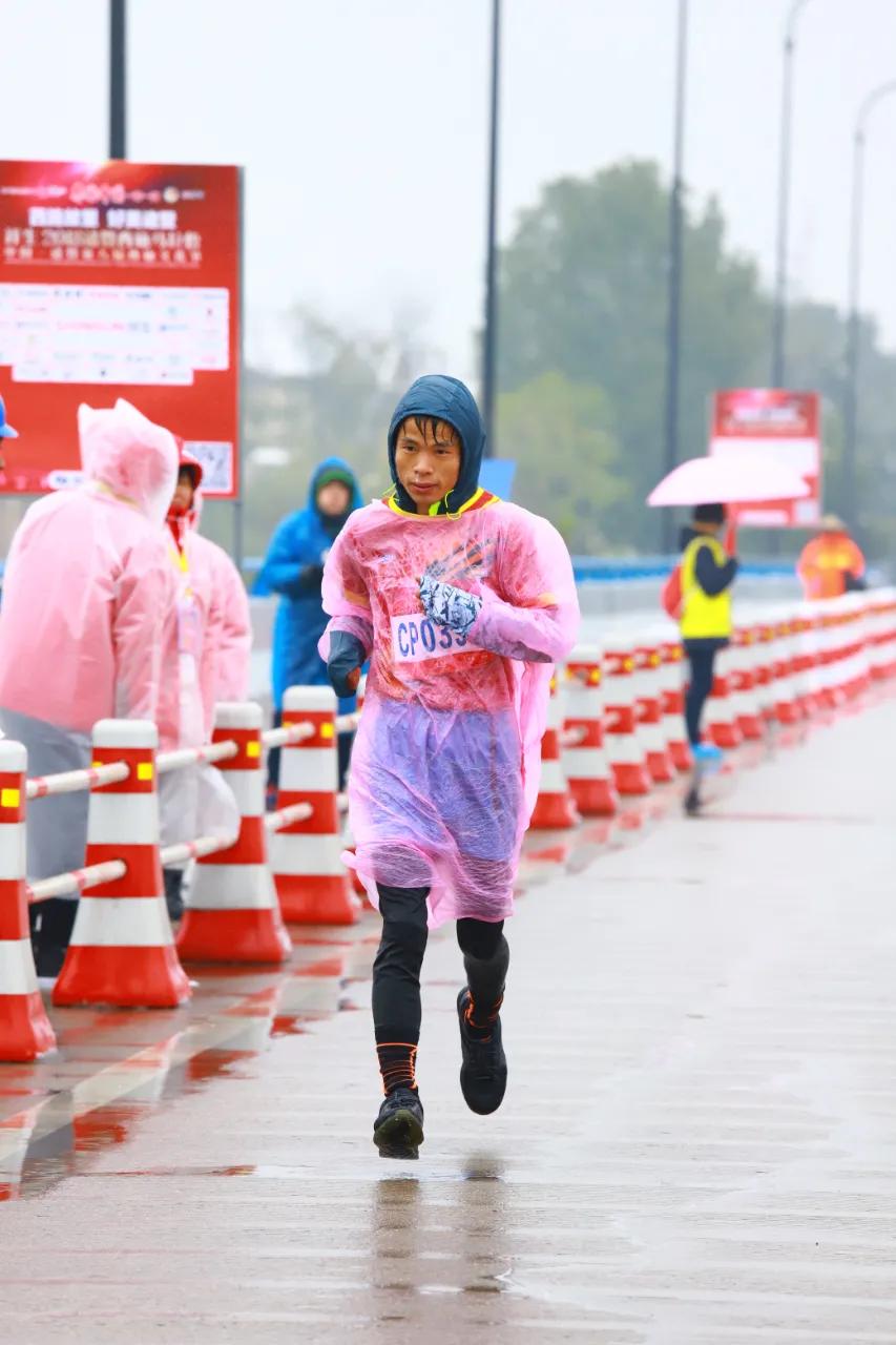 跑步三年都是无氧跑,跑步半年全马能破3吗