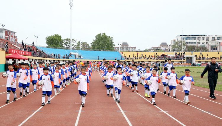 名校就是不一样,许昌市建设路小学2019年春季运动会开幕式美爆了