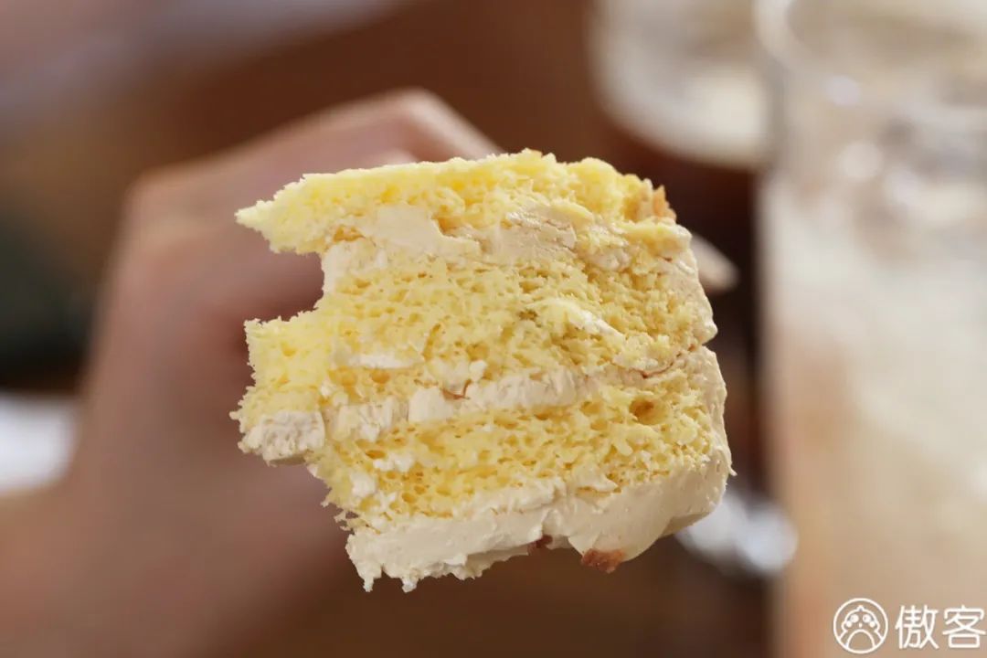 吃完了火遍全网的500㎡甜品店，我们一句话也“骂”不出来