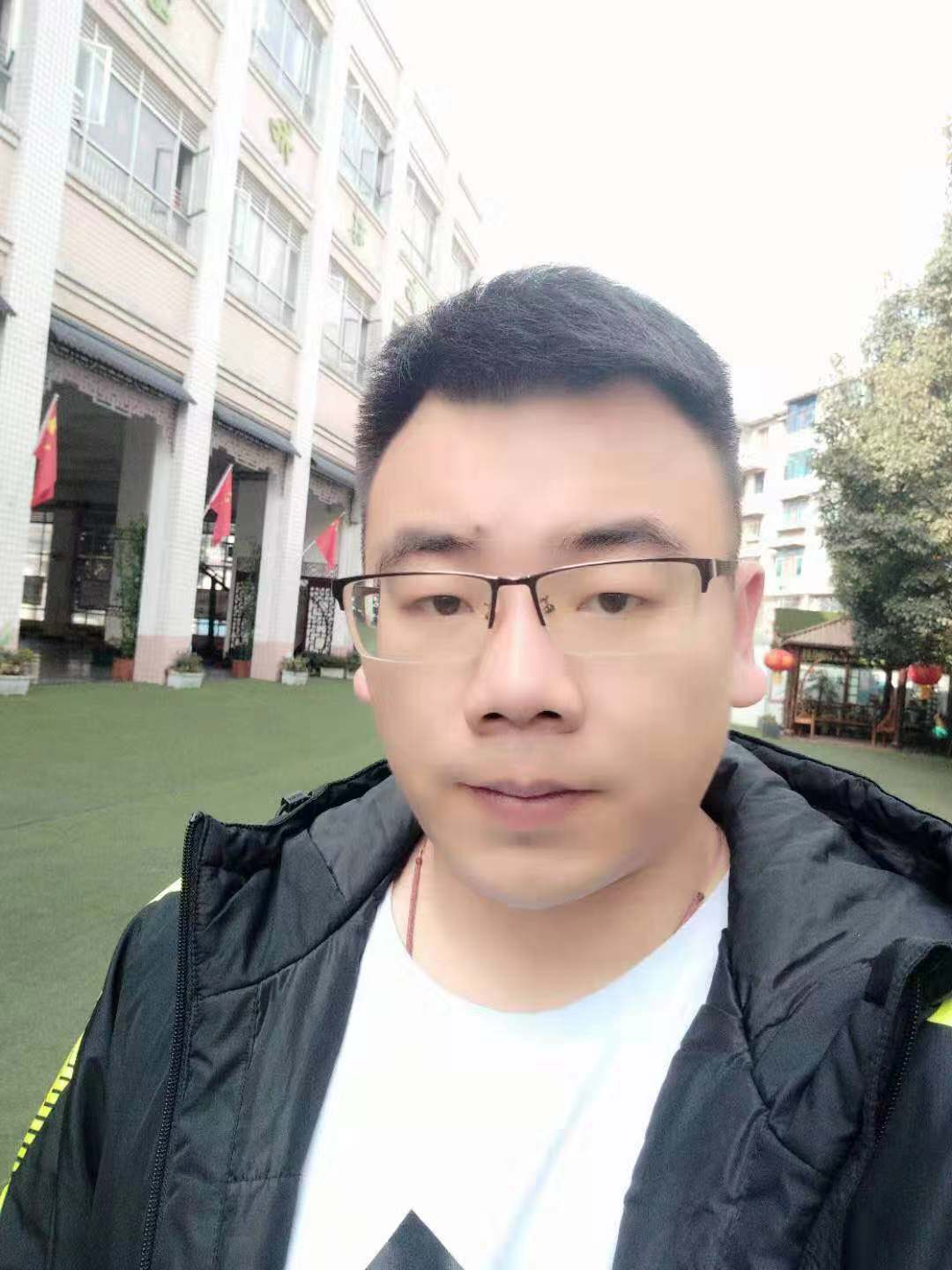 大学生心系贵州扎根林泉职教育人