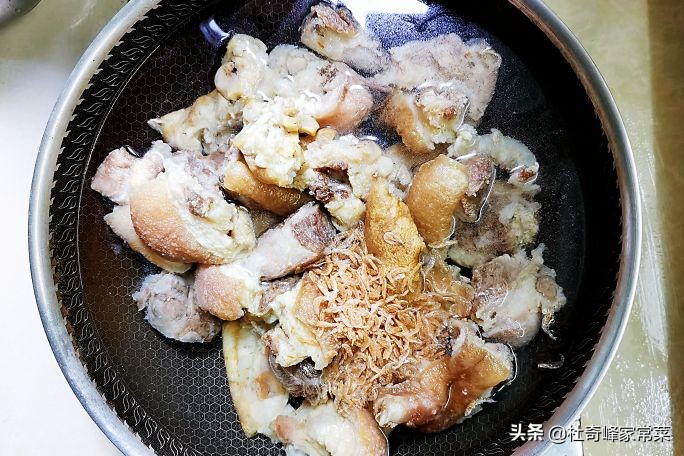 年夜饭猪蹄汤寓意,年夜饭必备家常菜猪蹄寓意