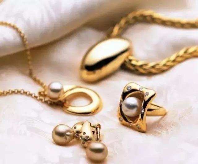 #黄金#、#铂金#钻戒戴久了，不如以前亮？一招让它再“闪”起来