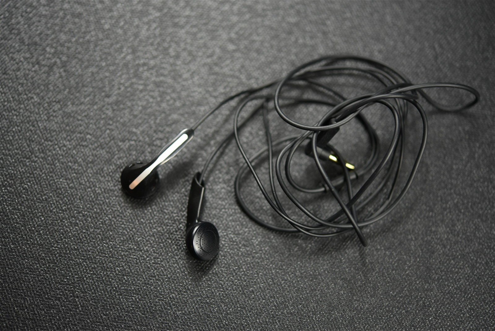 200元内音质最好的平头塞,200左右的头戴式耳机性价比推荐