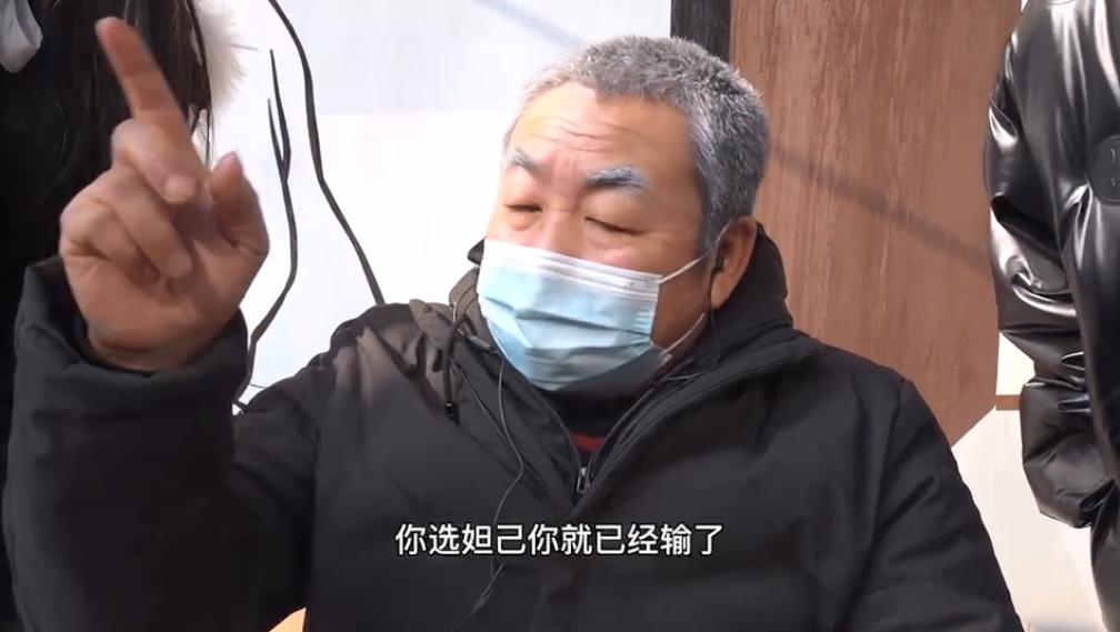 96岁中路老头打王者荣耀长视频,70岁老大爷街头单挑王者