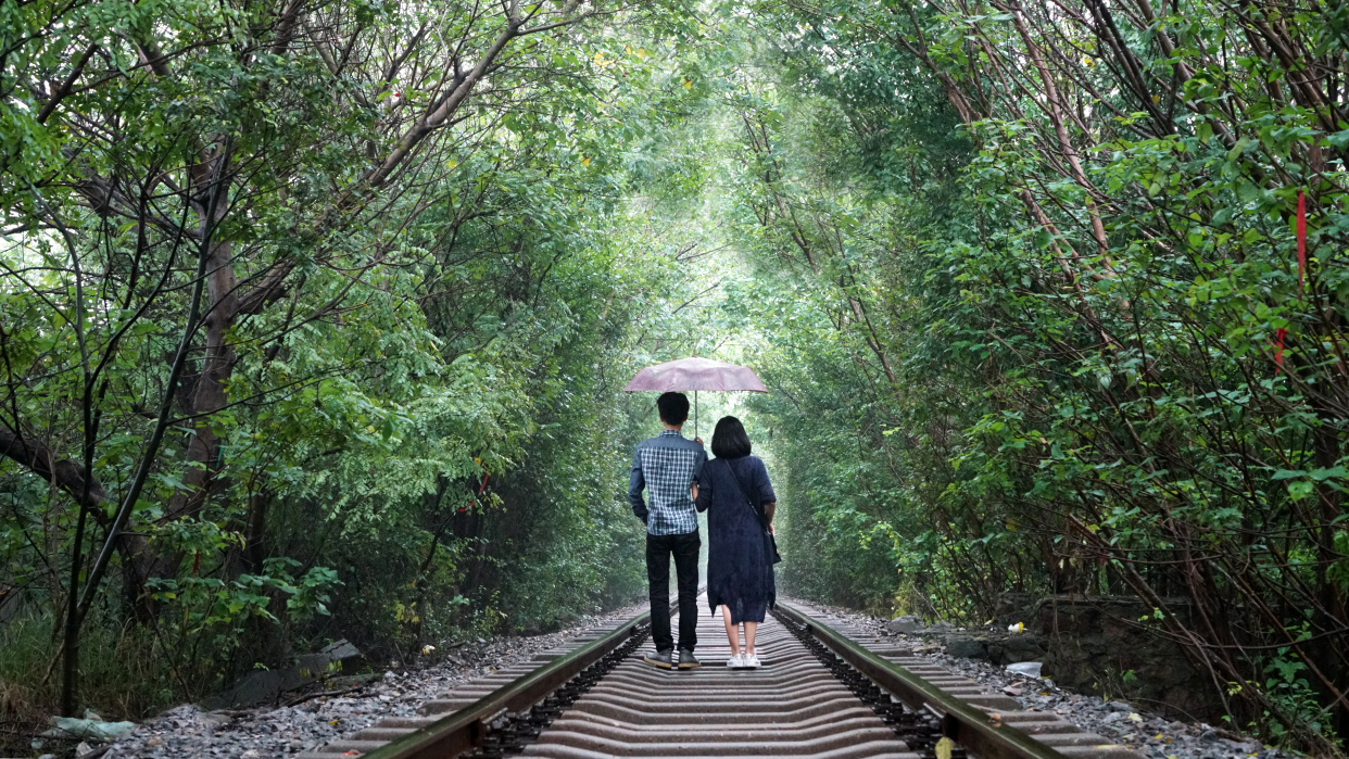 当一个人开始慢慢的疏远你怎么办,有一个人慢慢疏远你了