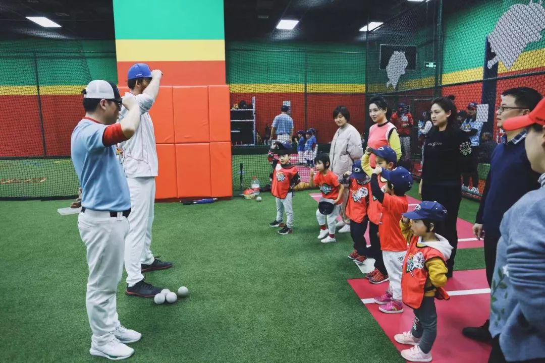 酷炫!圈粉成都娃的这些“贵族运动”到底“贵”在哪?