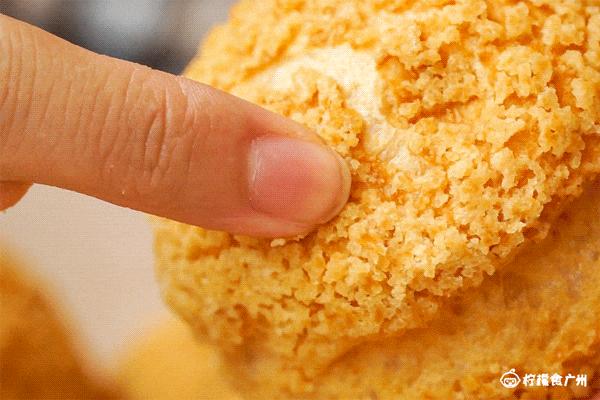 冰淇淋泡芙，3块钱1个，嘿嘿