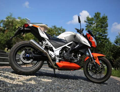 最有性价比的4缸街车,全新250四缸街车