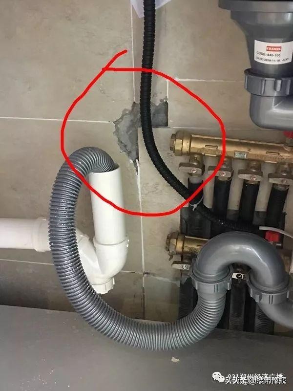 郑州这家开发商的“马桶窗”火了！多位市民拍照吐槽