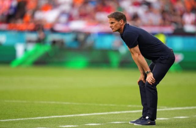 德里赫特红牌改变战局,荷兰队德里赫特失误