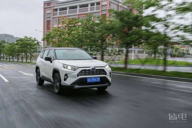 一汽丰田suv荣放rav4哪个颜色好看,家用suv选rav4荣放和crv哪款合适