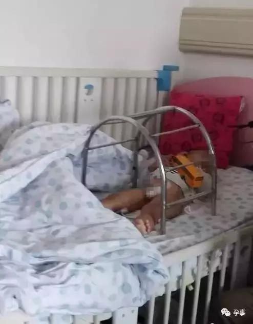 宝宝穿开裆裤的好处和坏处,冬天宝宝穿开裆裤坏处