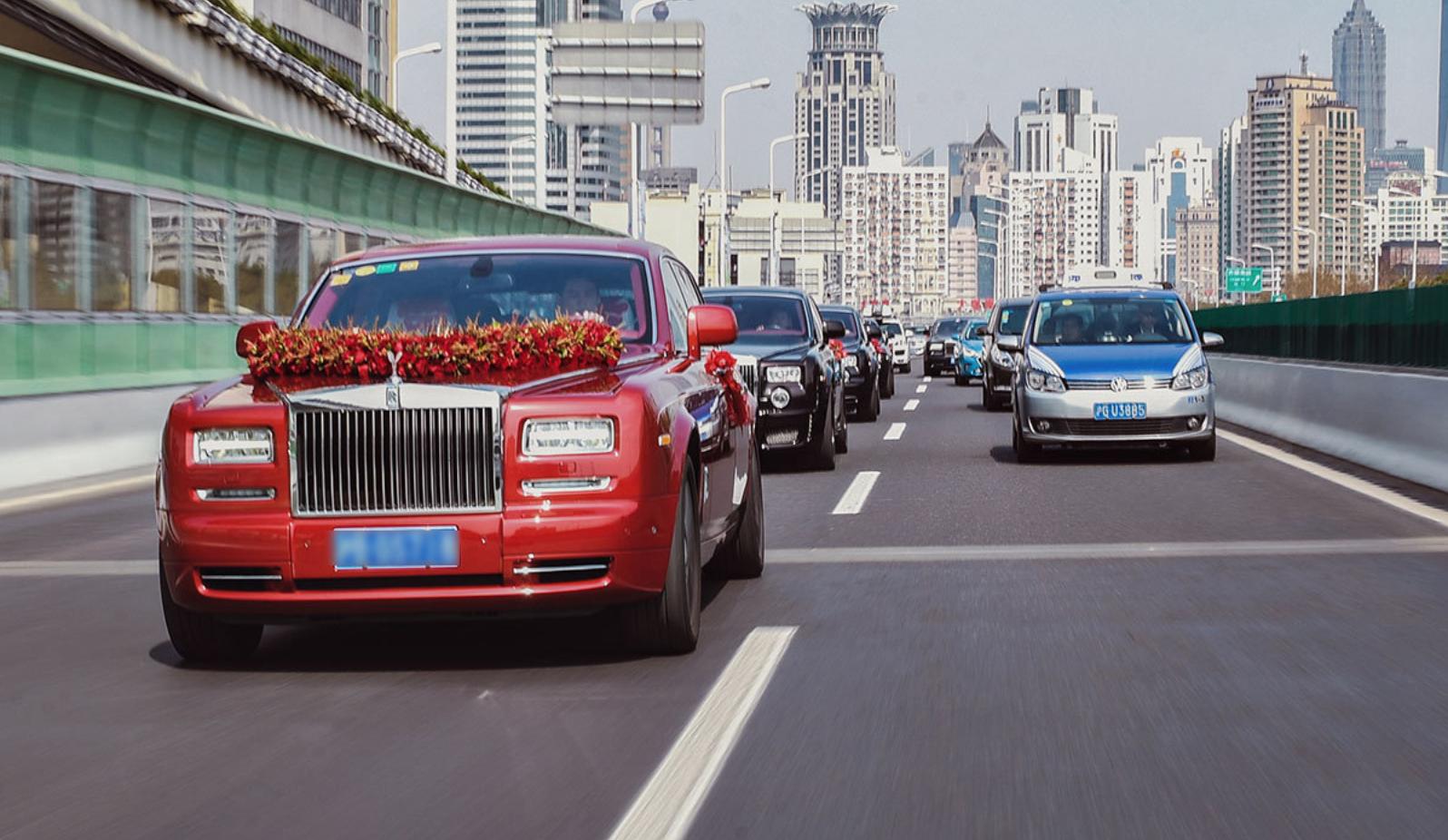 王思聪送酒神的劳斯莱斯是哪款,酒神王思聪婚礼送劳斯莱斯