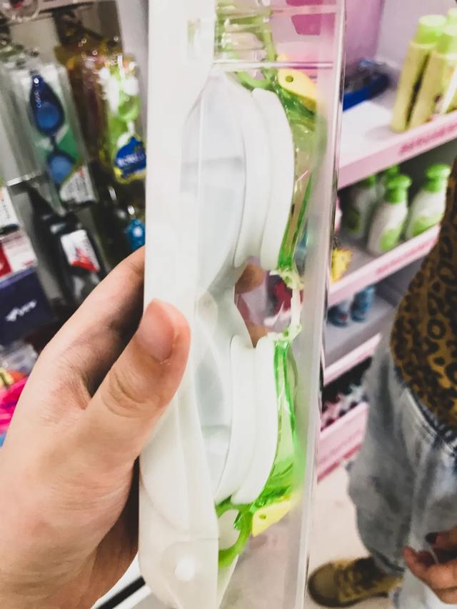 带宝宝游泳用什么泳镜,儿童初学游泳需要买泳帽吗