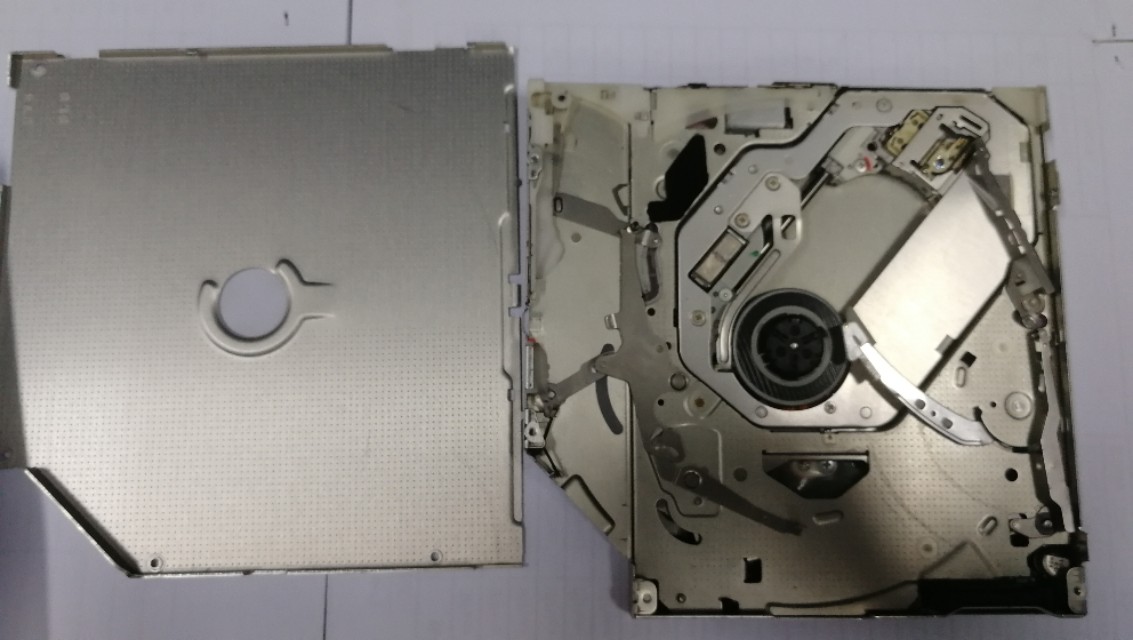 探究一下光驱的结构，垃圾桶捡了个废光驱，拆着研究一下。