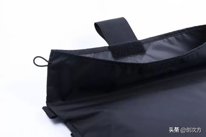 极简时尚大容量双肩包的优点,轻奢双肩包可隐藏背带