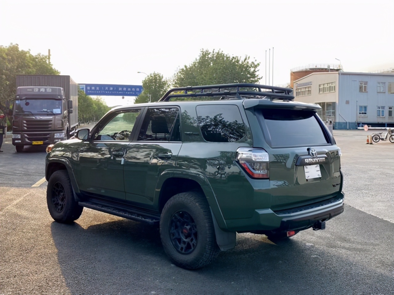 丰田霸道价位在35万左右是哪款,22款丰田霸道2.7港口最新行情