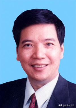 退居二线秦光荣主动投案前任白恩培贪亿元是“牢底坐穿”第一人