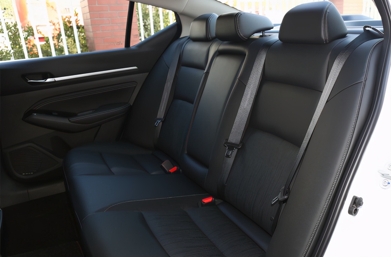 11年天籁2.0和2.5油耗差多少,日产天籁用户反映缺点