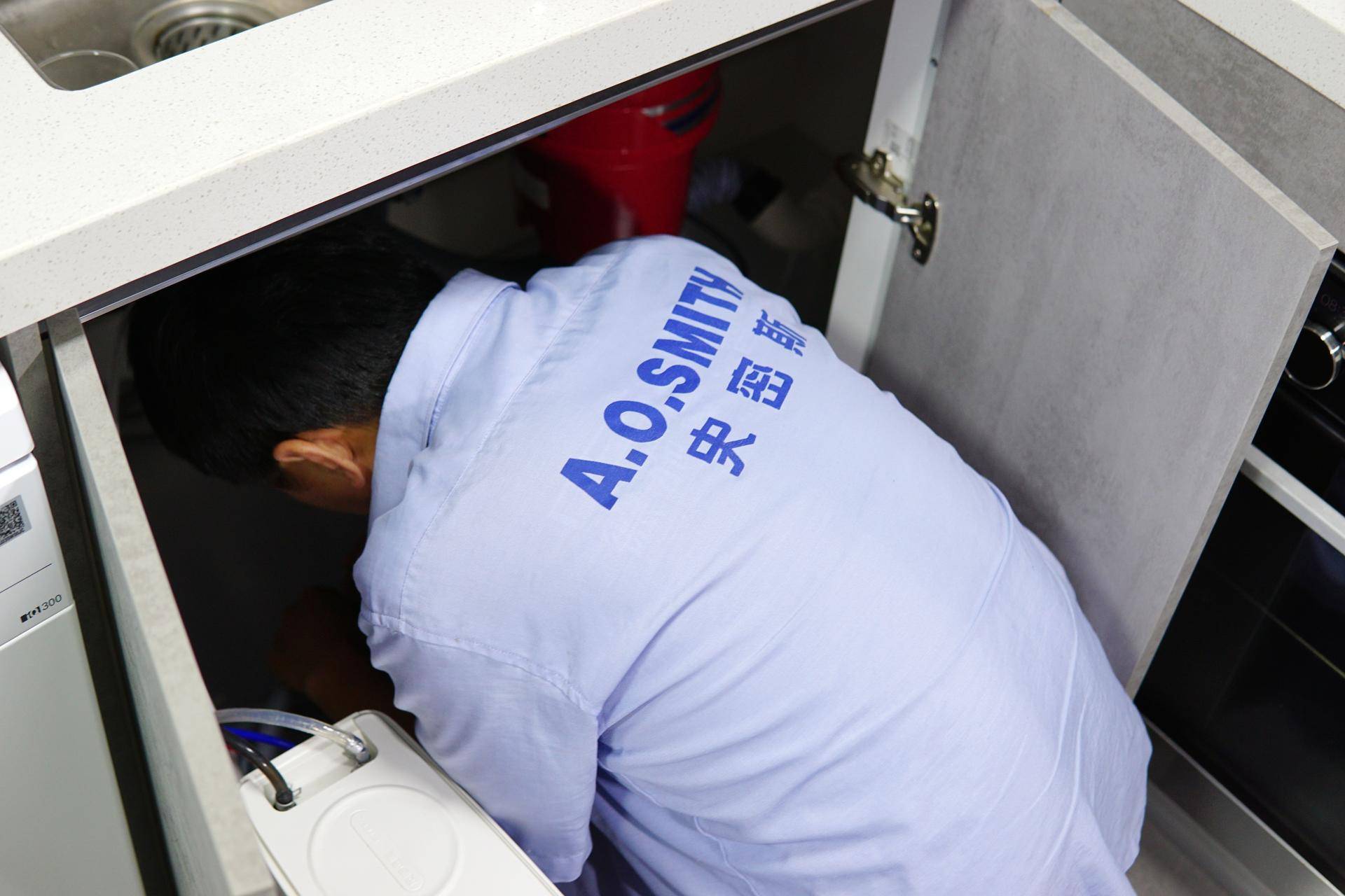 房价那么贵一点也不能浪费,台面净热一体净水机测评