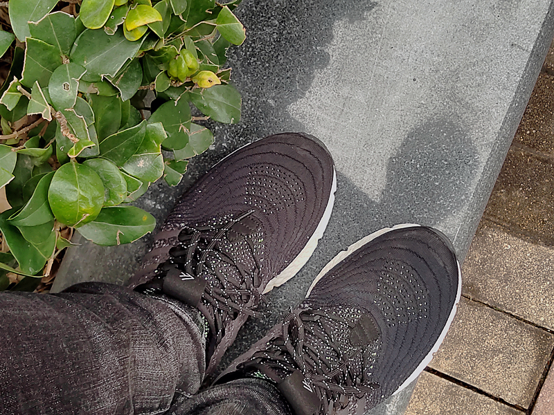 舒适减震跑步鞋,舒适回弹高的跑步鞋