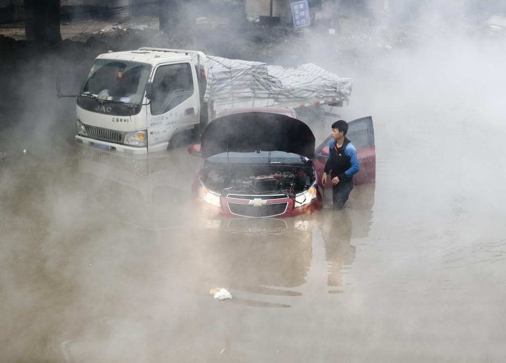 车辆被水泡了怎么办,车辆被水淹如何解救