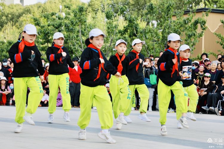 洛阳牡丹广场新疆舞视频,洛阳牡丹广场爵士舞