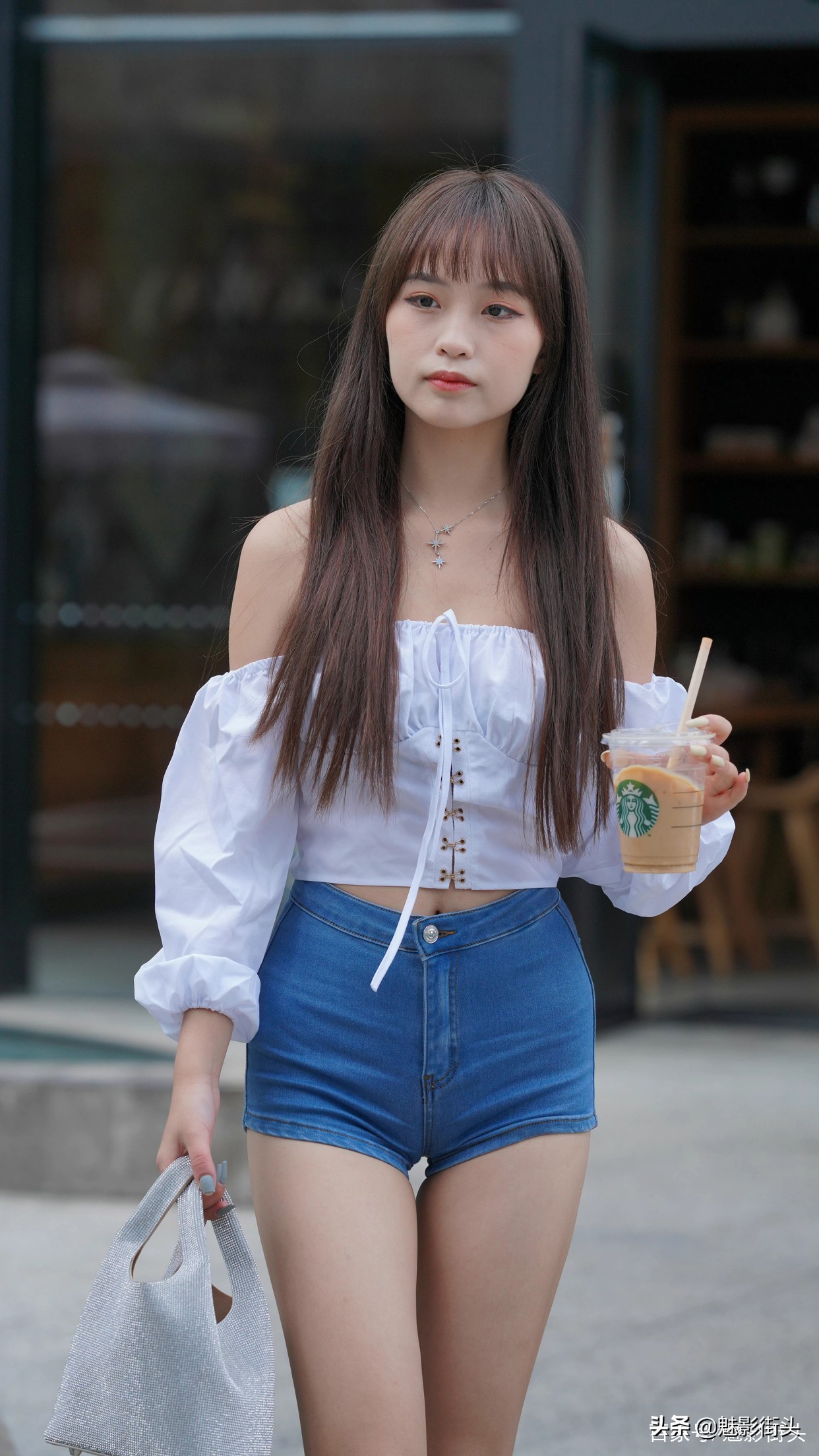 牛仔短裤搭配什么上衣女小学生,男宽松牛仔短裤怎么搭配上衣