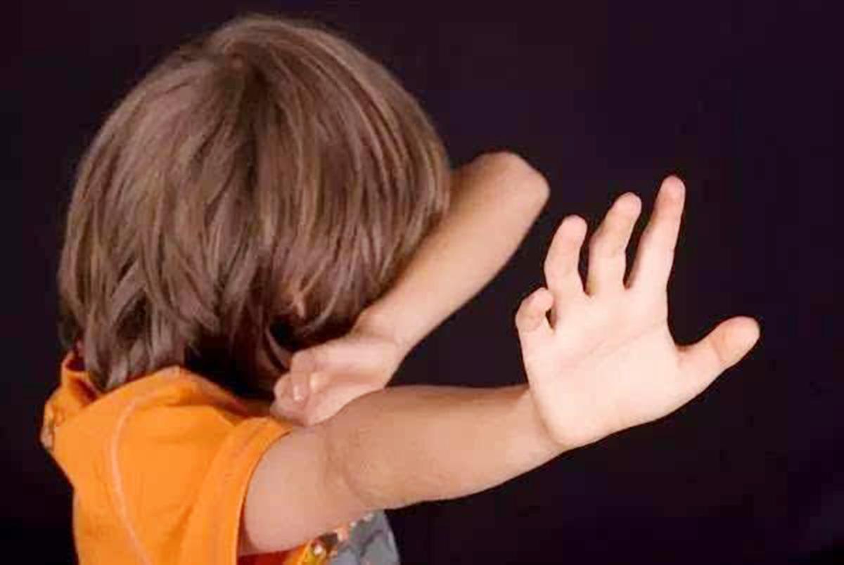 12岁女孩总被男孩欺负怎么办,女孩被男孩欺负妈妈高情商