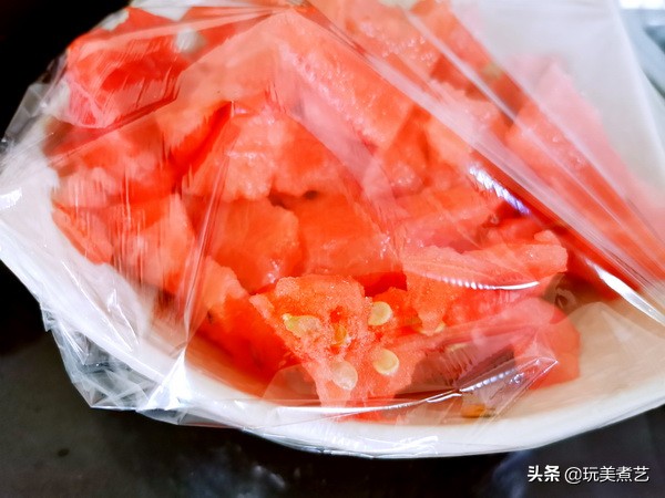 西瓜和虾子能一起吃吗,西瓜配虾子