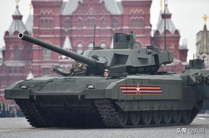 俄军真的穷了？当年计划5年装备2300辆T14，结果一年才采购12辆