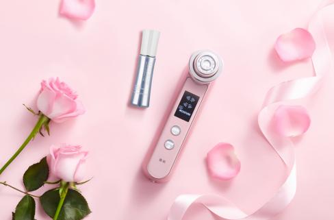 宁静在节目中送每个人价值万元面霜，70后的她护肤品都用的什么？