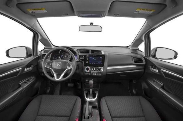 本田飞度小型车性价比之王,本田飞度低配手动挡落地多少钱