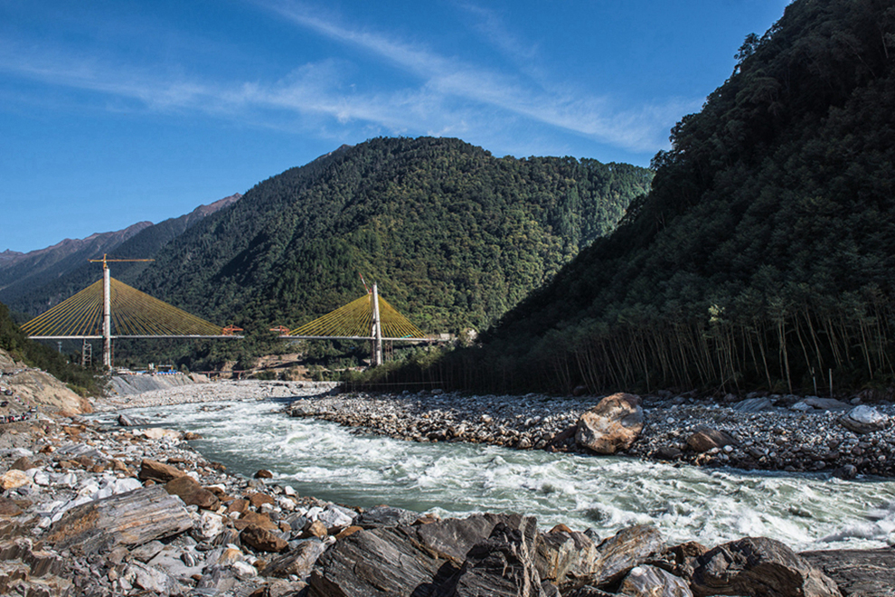 自驾进藏是川藏线好还是滇藏好,7月份进藏走滇藏线还是川藏线好