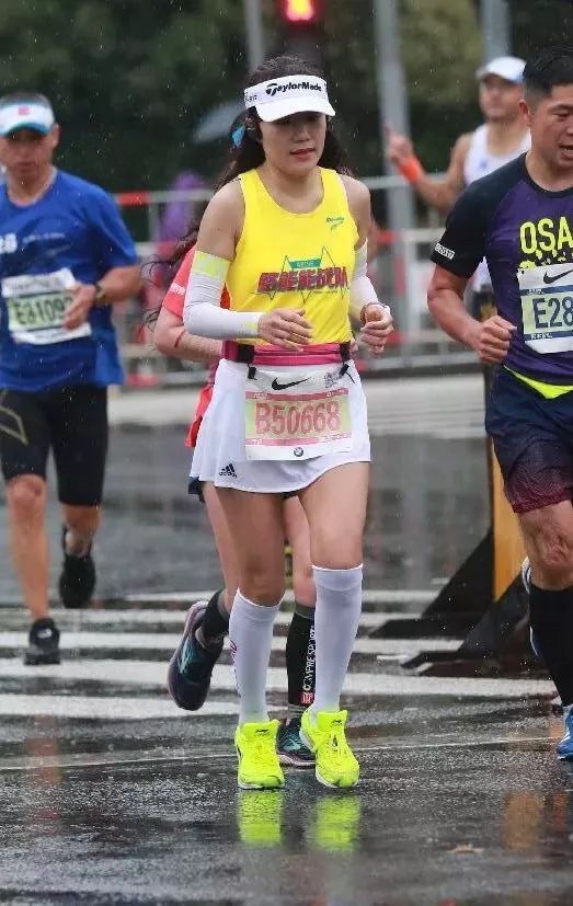 还记得第一双跑鞋吗,还记得第一双碳板跑鞋吗