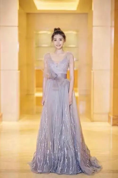 足球盛宴女主持人马凡舒简历,央视足球美女主播马凡舒