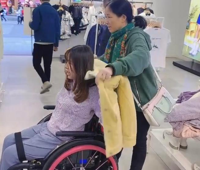 18岁妙龄少女车祸高位截瘫,车祸高位截瘫奇迹存活19年