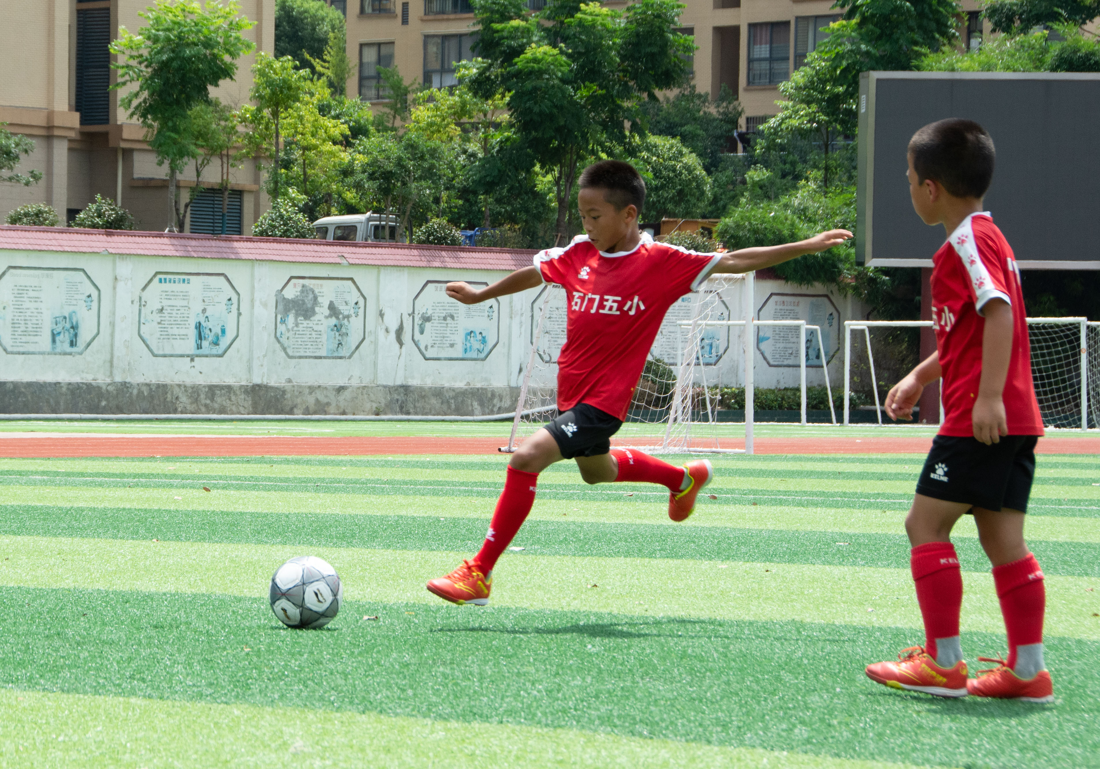 乡村小学足球队踢进全国季军,乡村学校的孩子中国足球