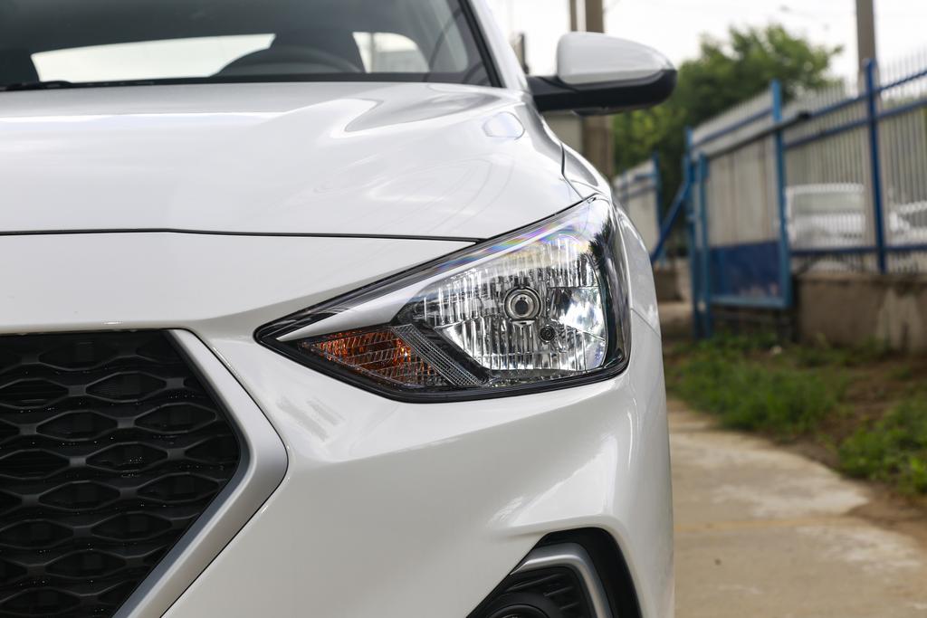 性价比高外观漂亮车,悦动性价比最高的一款