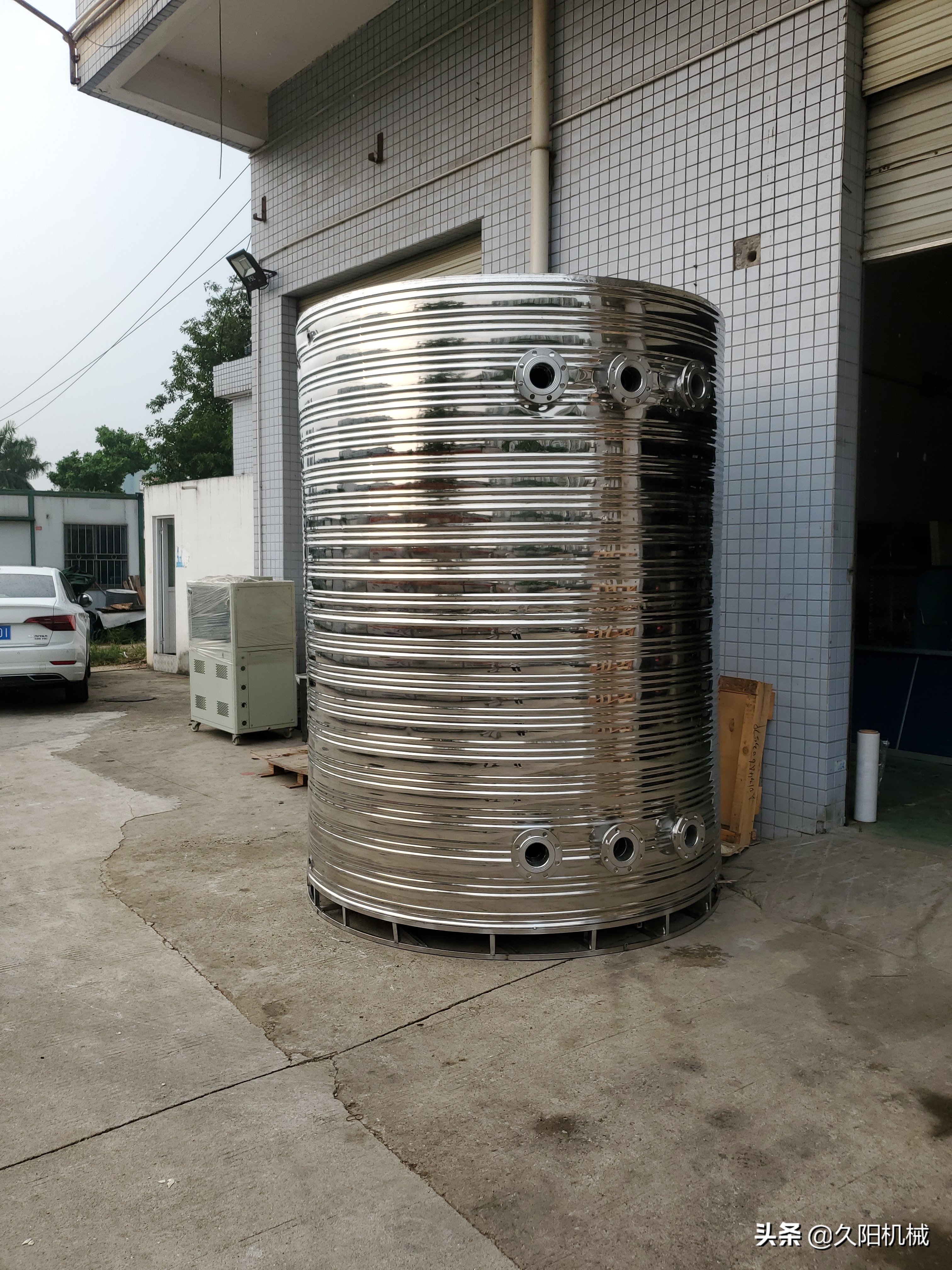 节水冷水机冷却塔工作原理,冷水机与水塔的连接