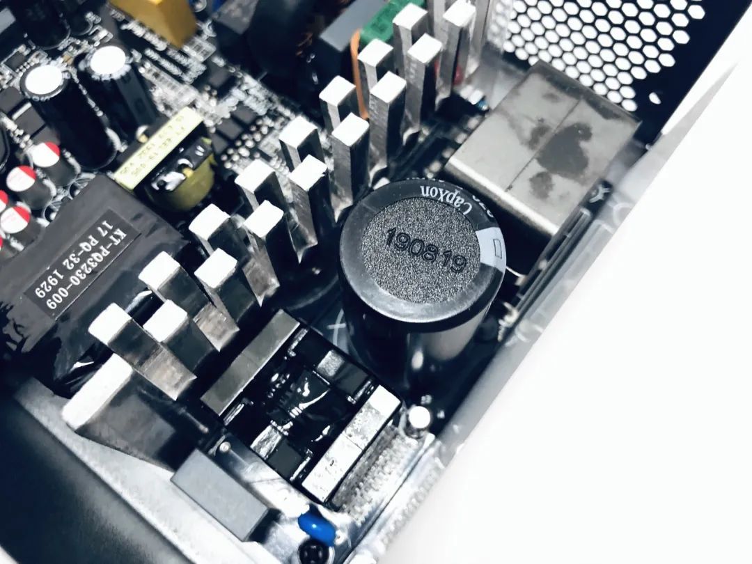 保护硬盘数据,一台稳定的电源为何如此重要?