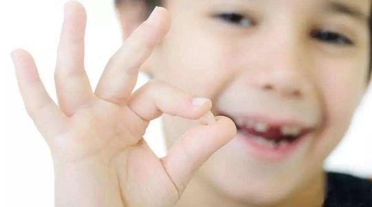 六岁孩子要换牙需要注意什么,七岁小朋友换牙需要注意什么
