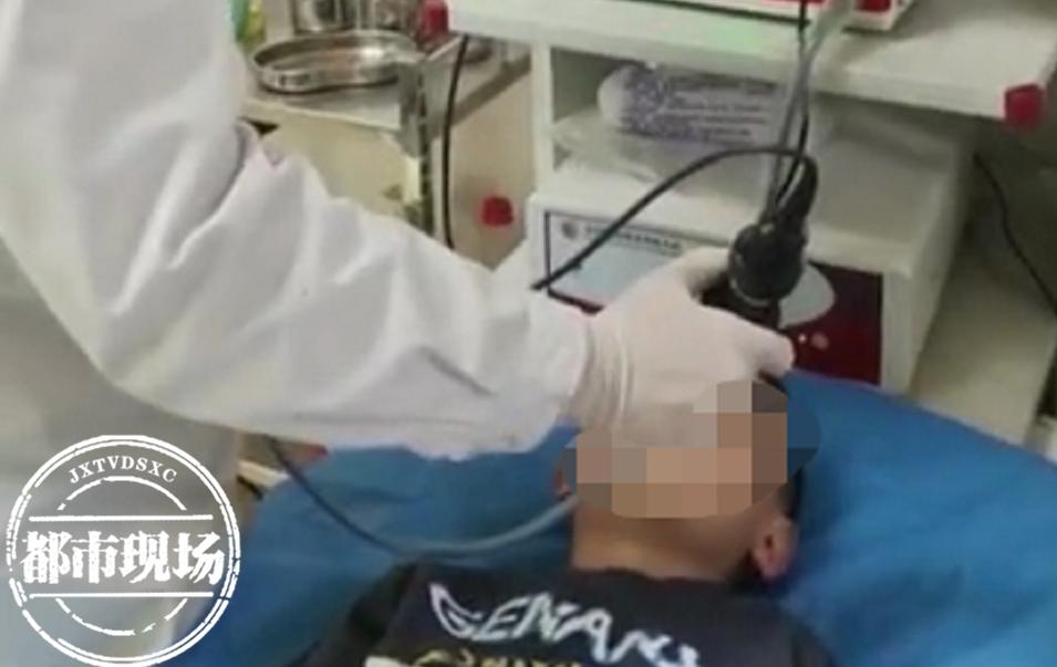 8岁小男孩身上发出臭味,8岁男童身上有异味是怎么回事