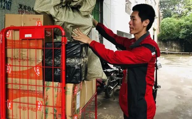 京东近百名快递员3年收入超百万,京东快递小哥3年赚200万