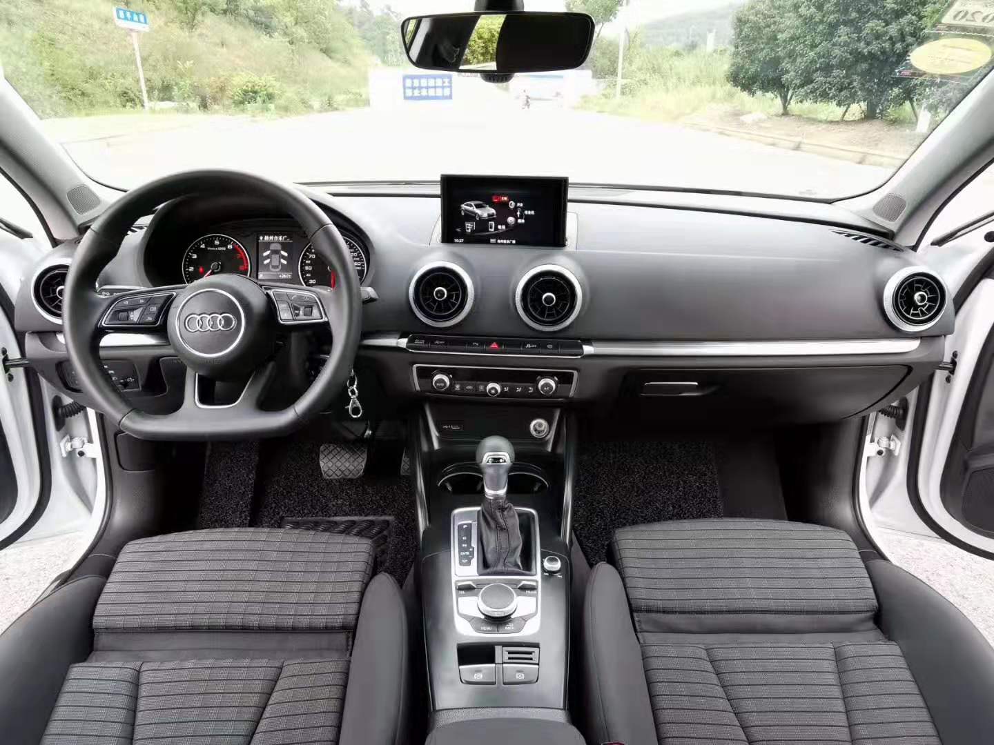 二手奥迪a3和高尔夫哪个值得买,奥迪A3豪华二手车