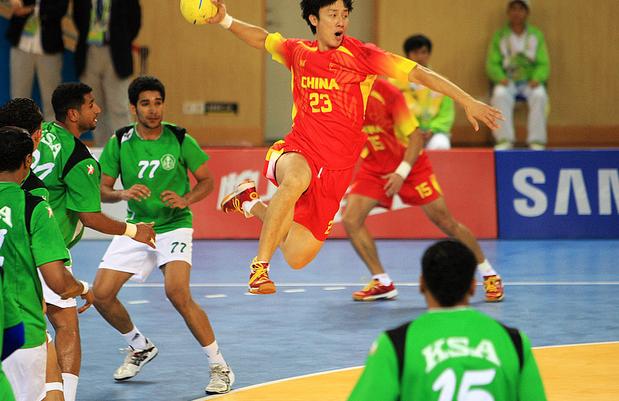 选手不穿比基尼就罚款！手联会主席出台奇葩规定，被斥责居心叵测